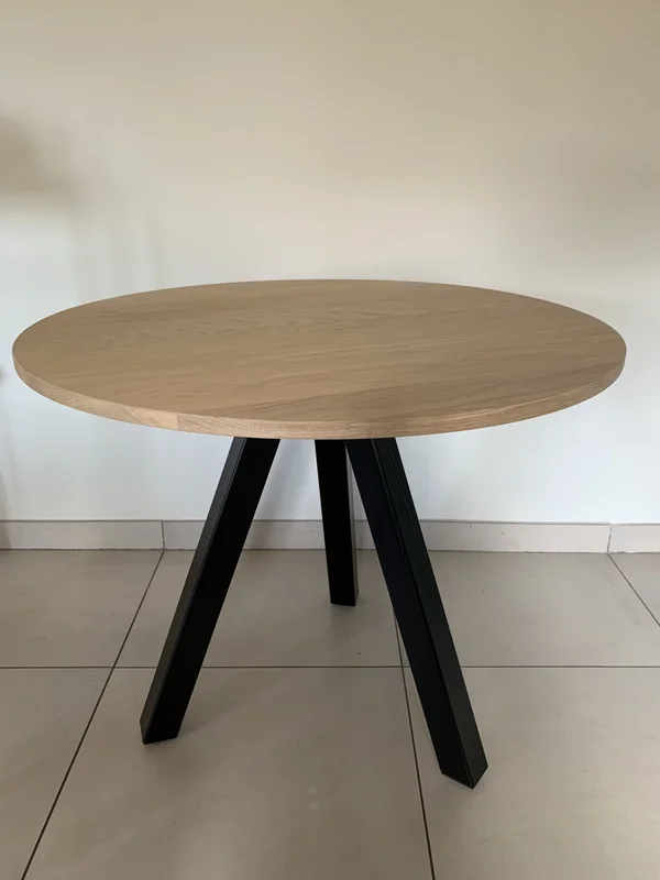 Ronde eettafel in massieve eik 3-poot