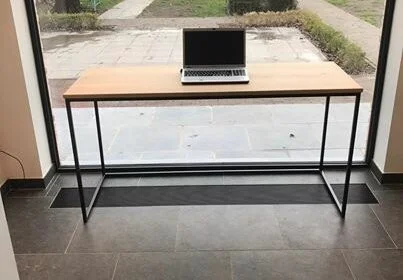 Bureau in massieve eik met stalen onderstel