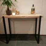 Sidetable in massieve eik (staal verwerkt in blad)