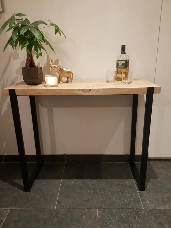 Sidetable in massieve eik (staal verwerkt in blad)