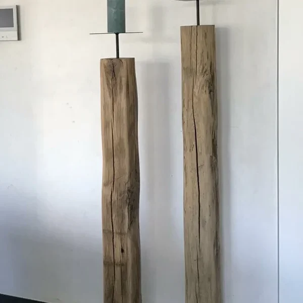 Staander in oude eik