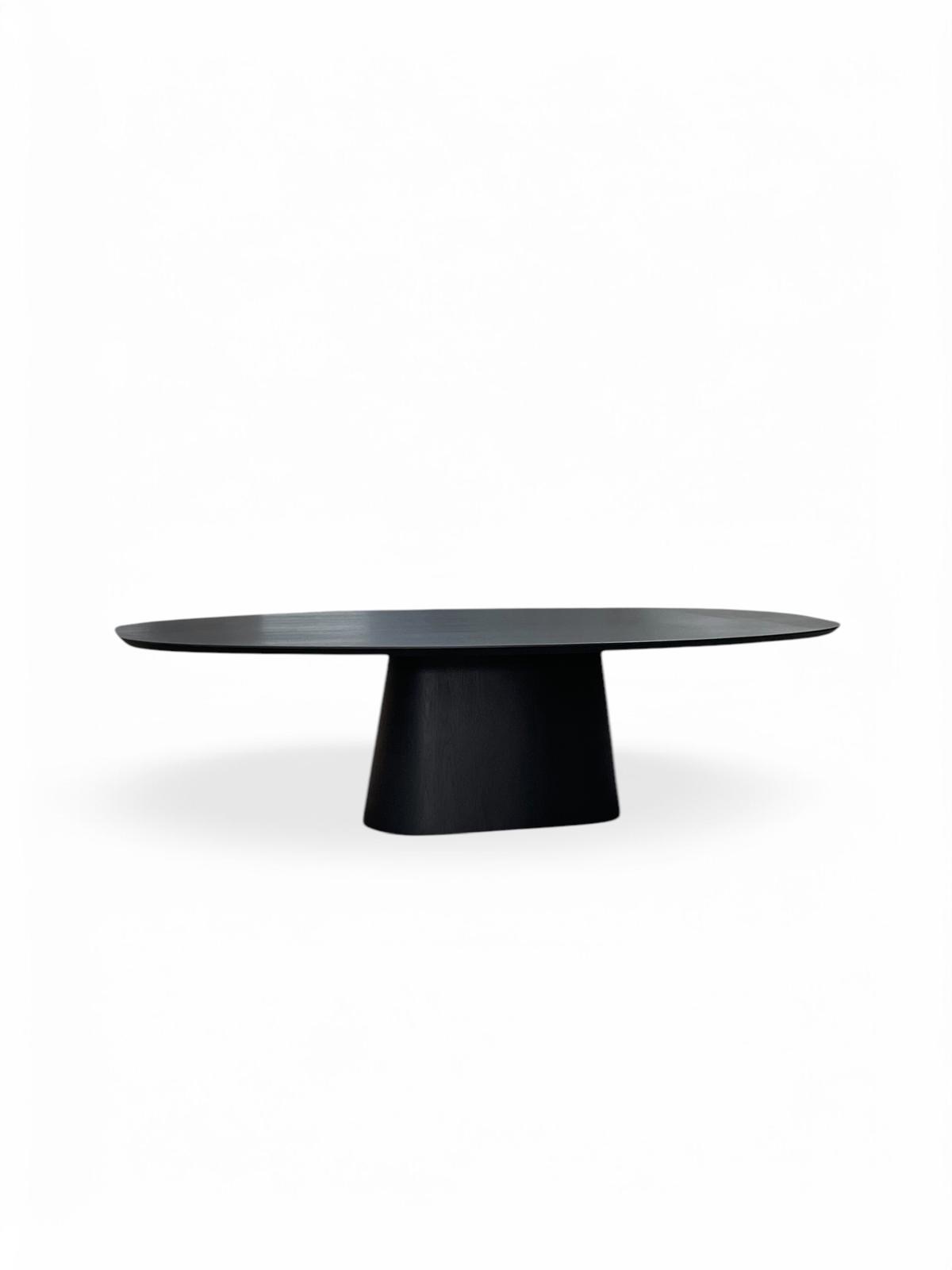 tafel in massieve eik fout ovaal Livio schuin black