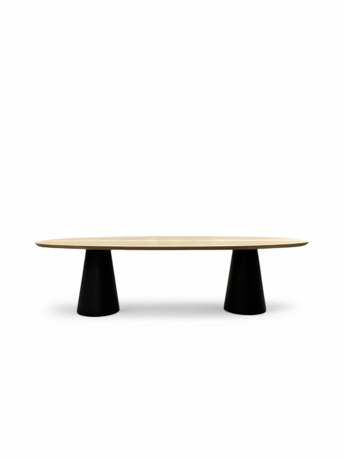 tafel in massieve eik fout ovaal Robu staal