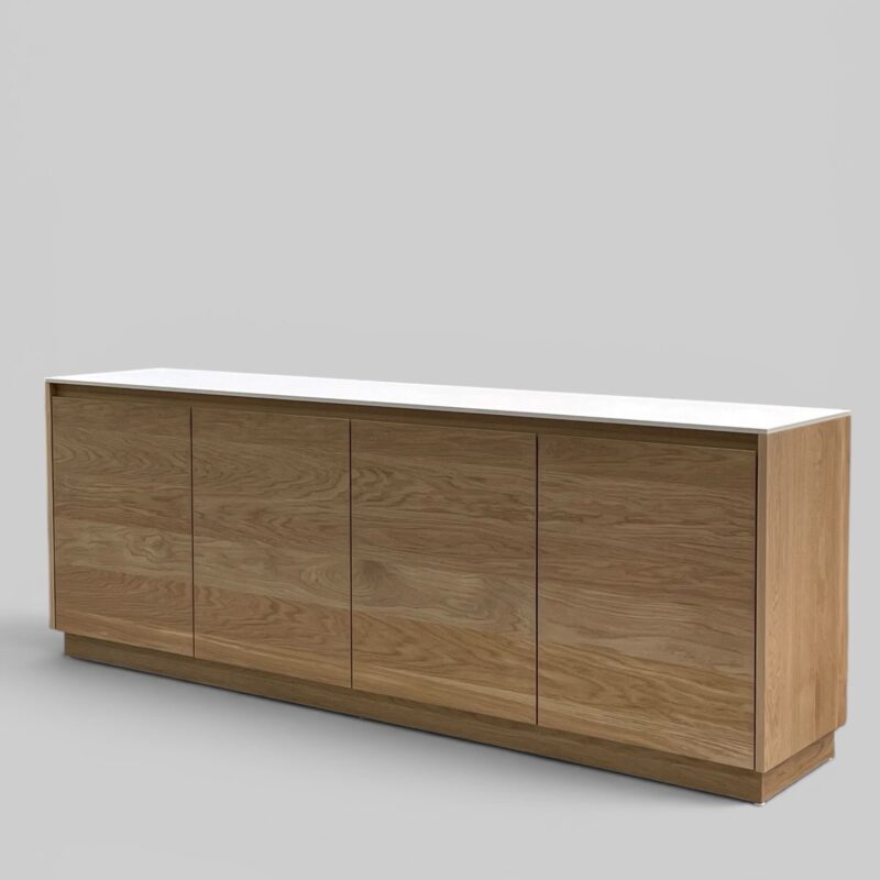 Dressoir in massieve eik met keramisch bovenblad