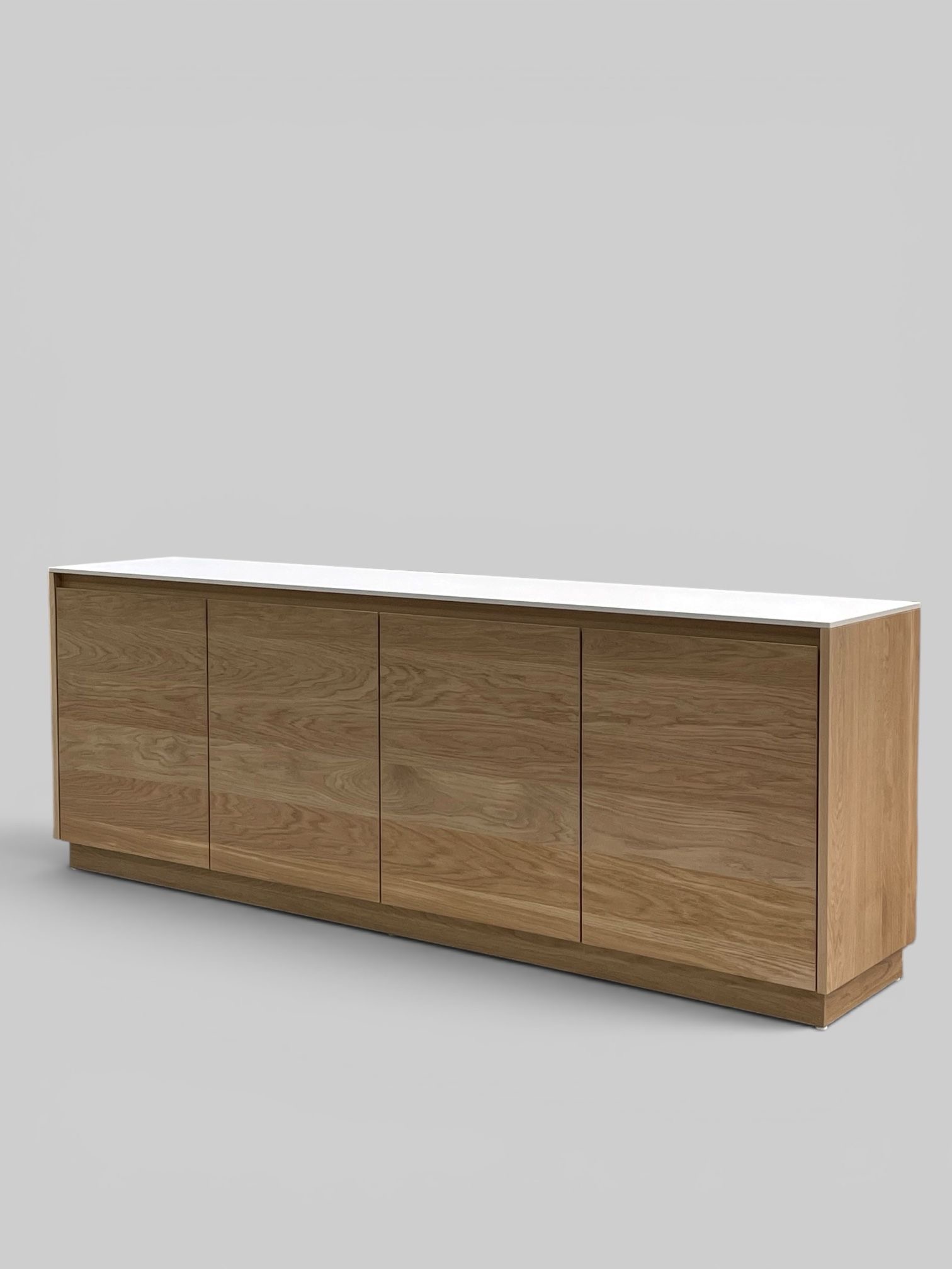 Dressoir in massieve eik met keramisch bovenblad