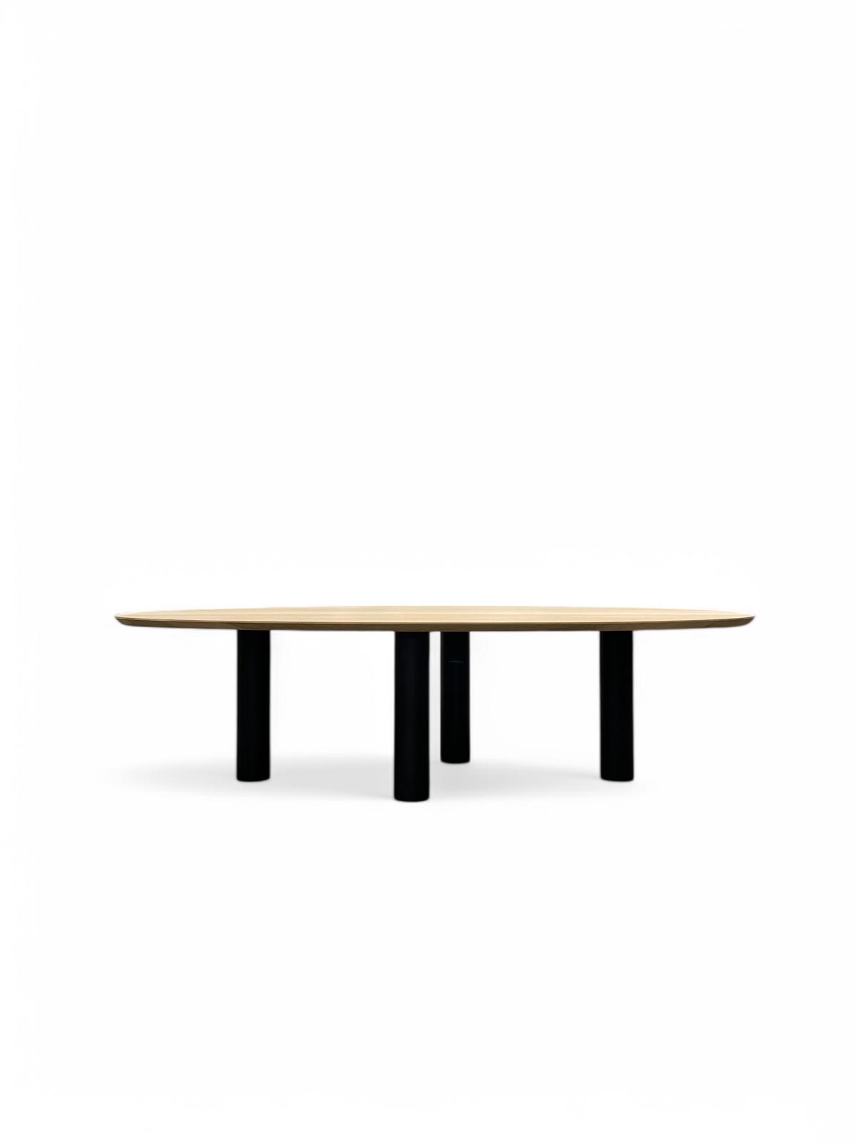 tafel in massieve eik fout ovaal ebonu